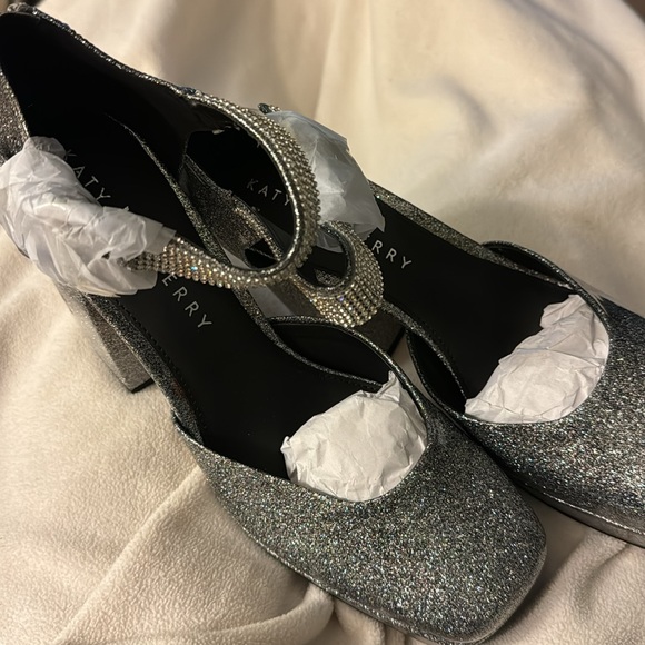 Katy Perry size 11 silver glitter The Uplift Buckle and Back Zip Platform Pumps - Picture 9 of 10